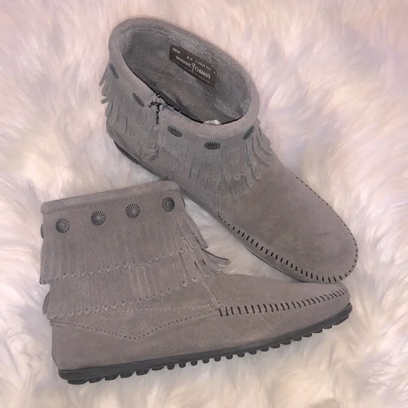 MINNETONKA ~ DOUBLE FRINGE SIDE ZIP MOCCASINS - Picture 4 of 9